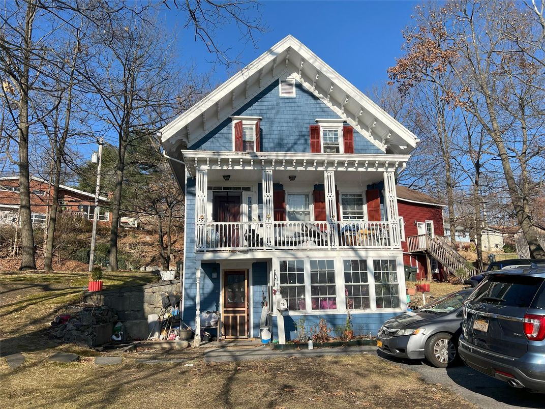 Exterior, Facade, Queen Anne Victorian