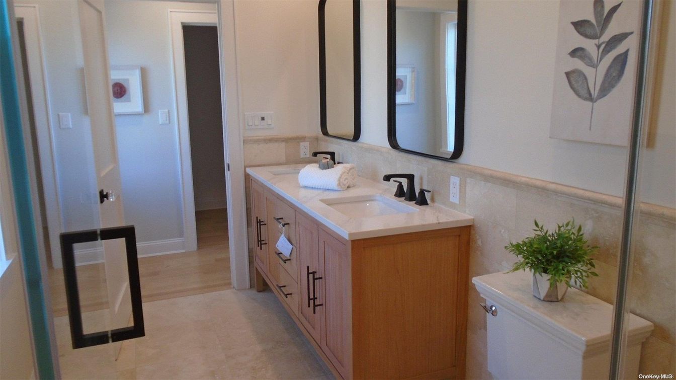 Bathroom, Dual Sink Vanities, Interior