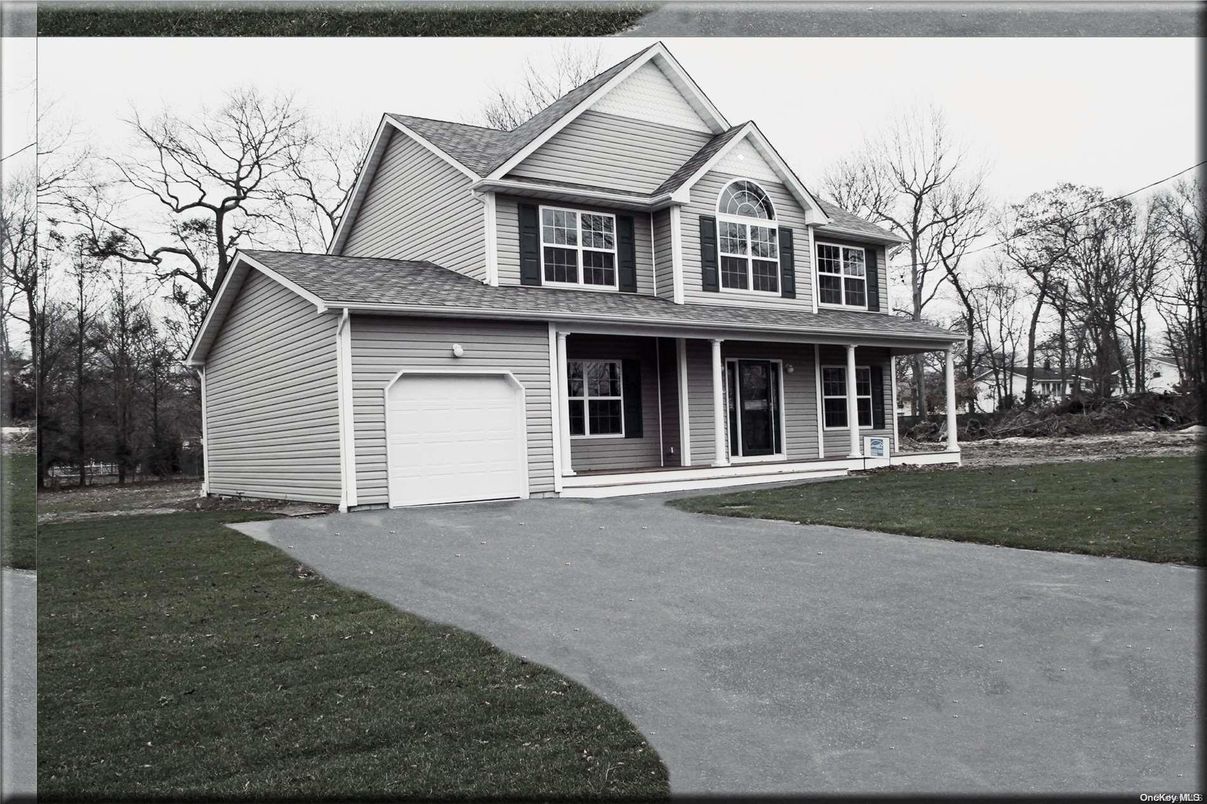 Attached, Exterior, Facade, Farmhouse