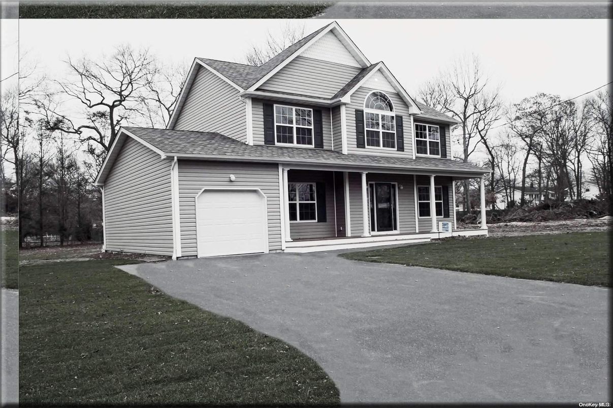 Attached, Exterior, Facade, Farmhouse