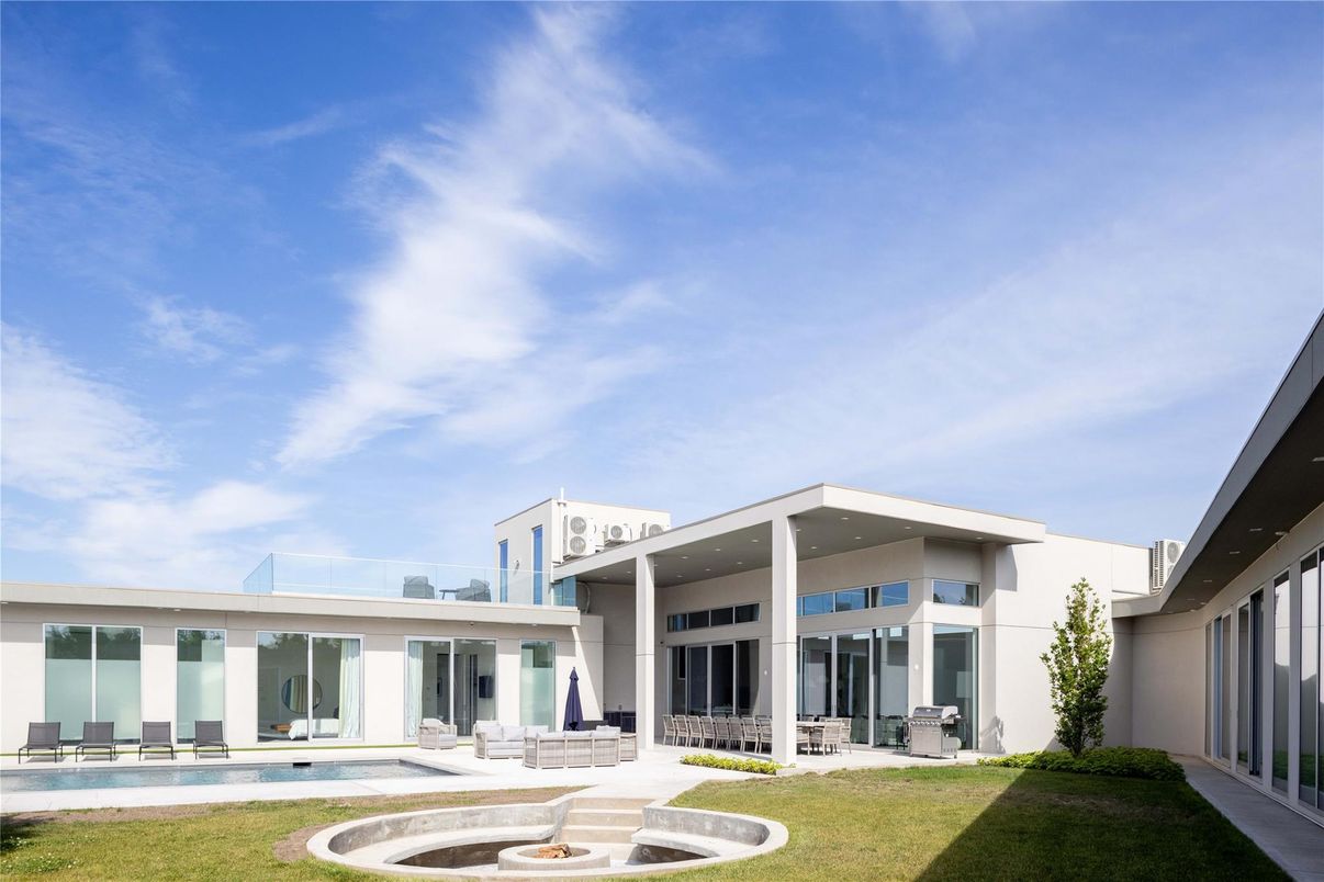 Backyard, Exterior, Facade, Modern