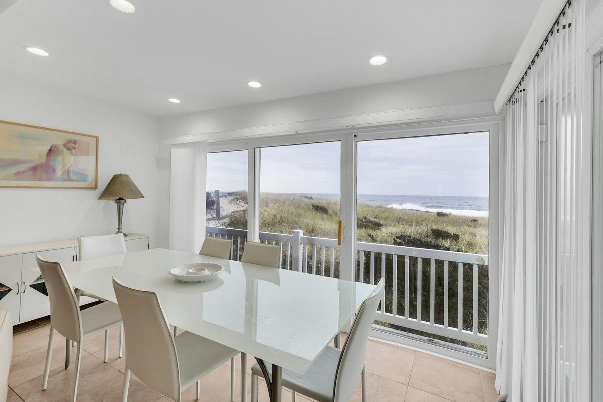 Dining room, Interior, Recessed Lighting