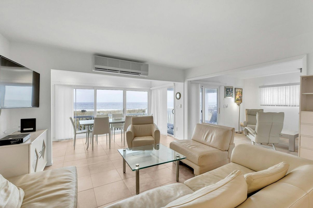 Dining room, Interior, Living room, Water