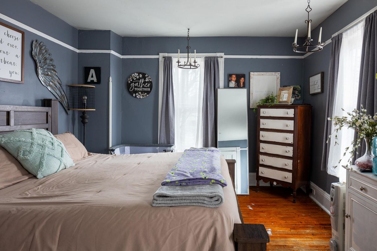Bedroom, Interior, Pendant Lights, Wood Texture Flooring