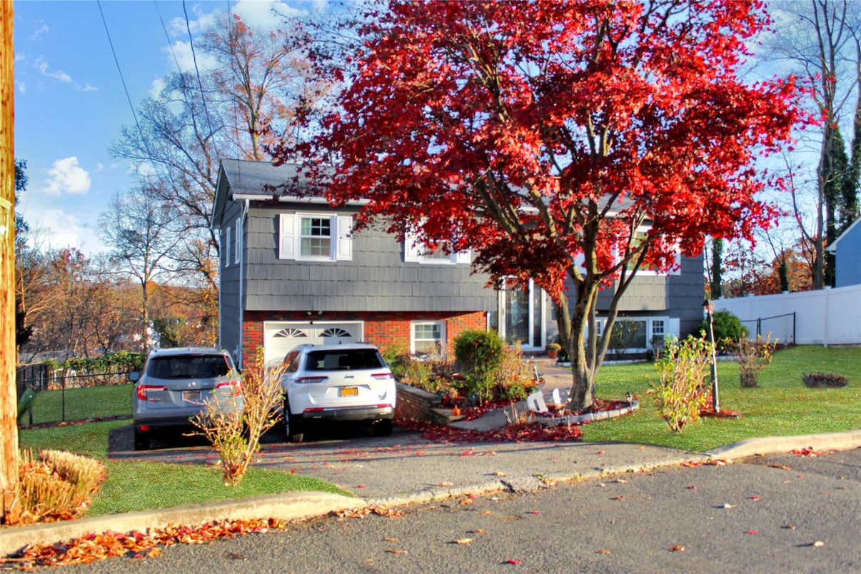 Exterior, Facade, Brick Facade, Split Level