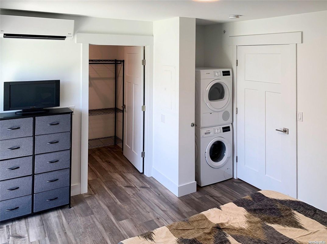 Interior, Utility Closets, Washer, Wood Texture Flooring