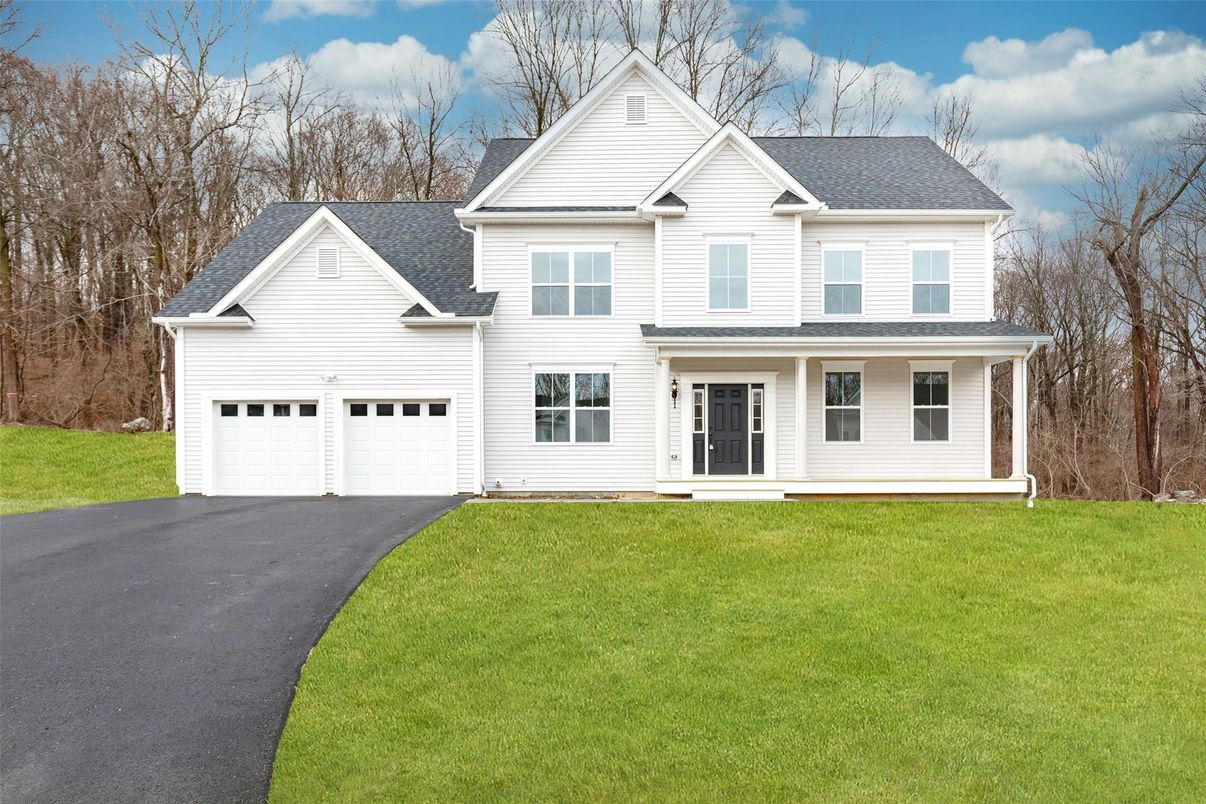 Attached, Exterior, Facade, Farmhouse