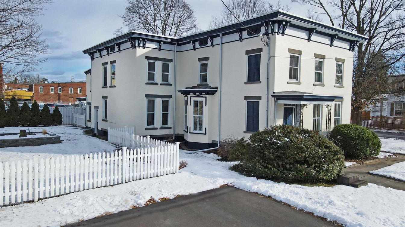 Exterior, Facade, Georgian