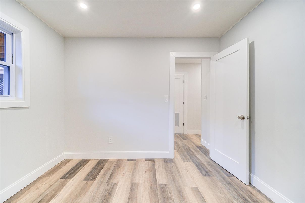 Empty room, Interior, Recessed Lighting, Wood Texture Flooring