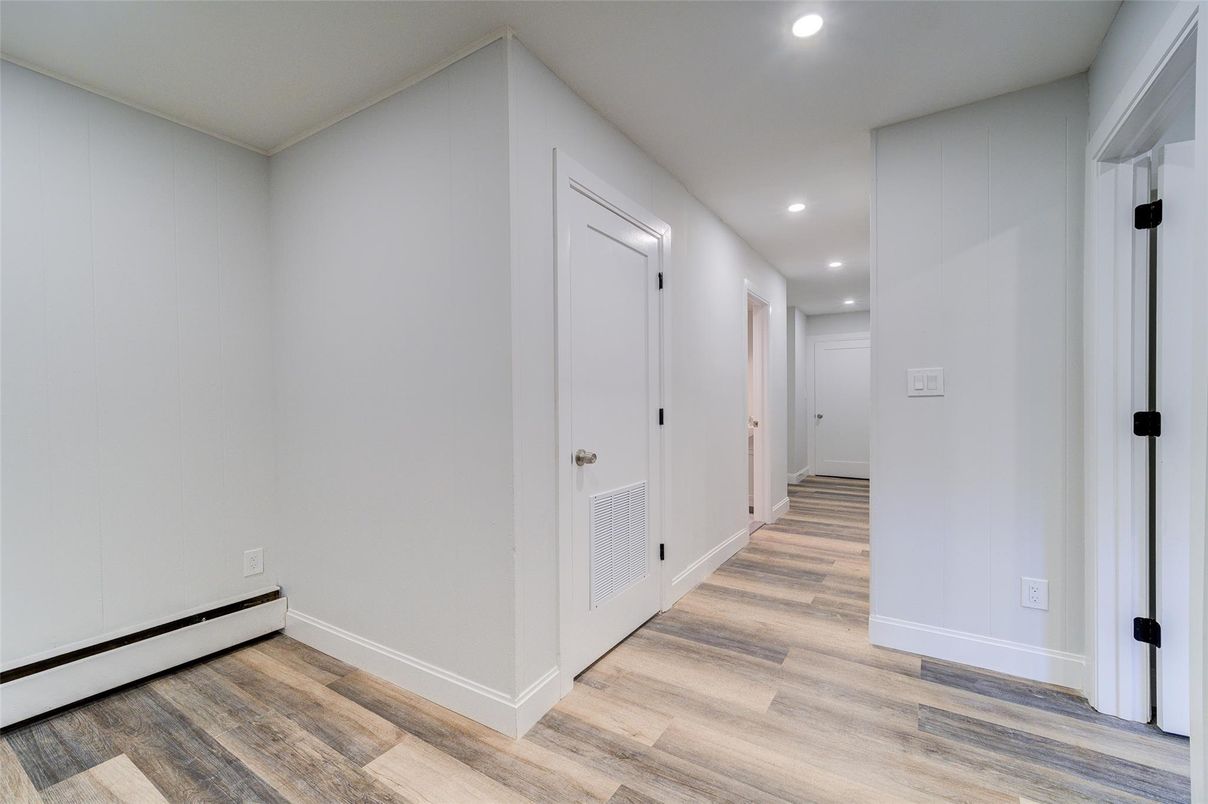 Interior, Recessed Lighting, Wood Texture Flooring