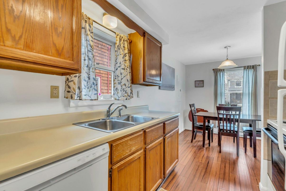 Dining room, Interior, Kitchen, Pendant Lights, Wood Texture Flooring