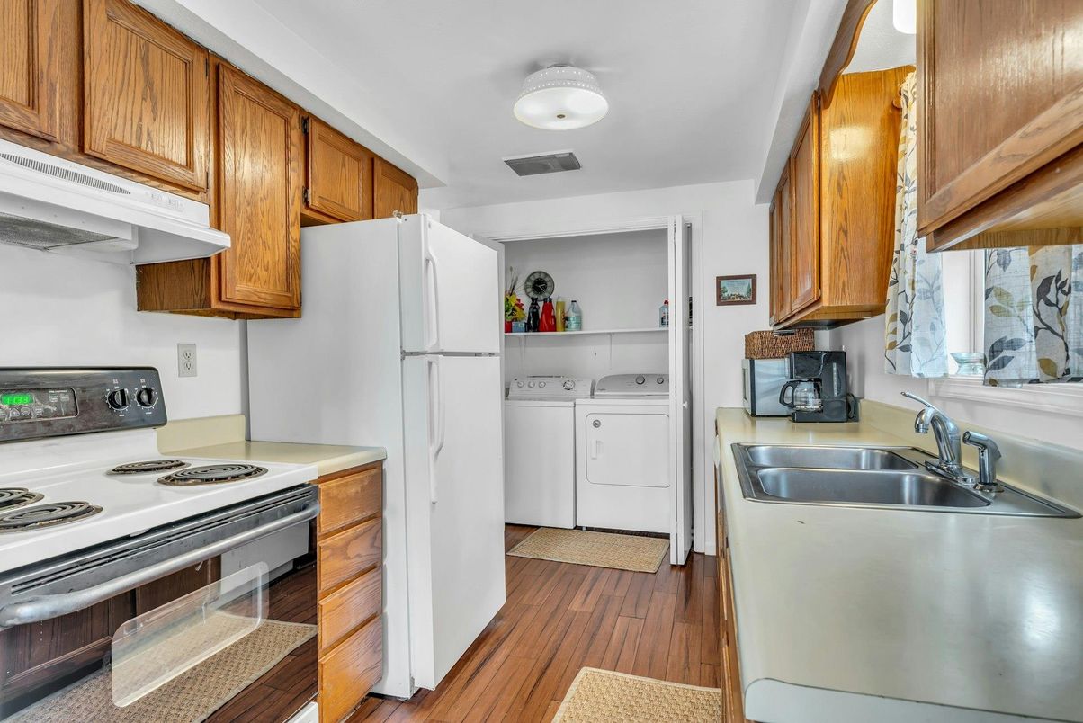 Interior, Kitchen, Washer, Wood Texture Flooring
