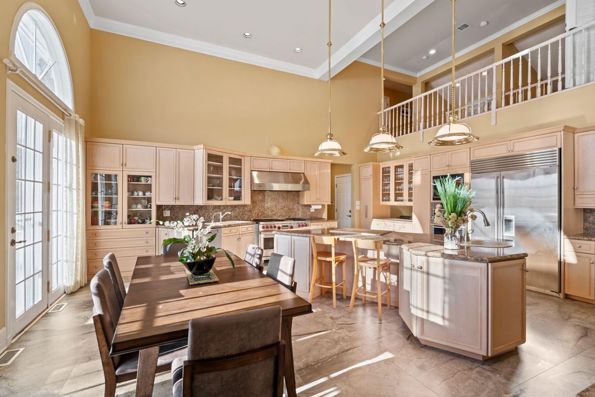 Dining room, Interior, Kitchen, Pendant Lights, Recessed Lighting, Stainless Steel Appliances