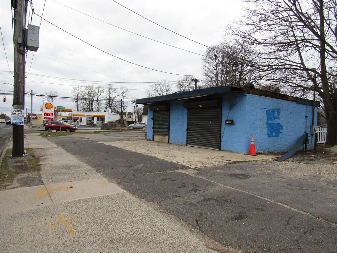 Backyard, Detached Garage, Exterior