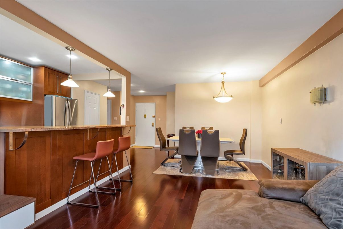 Dining room, Interior, Kitchen, Pendant Lights, Recessed Lighting, Wood Texture Flooring