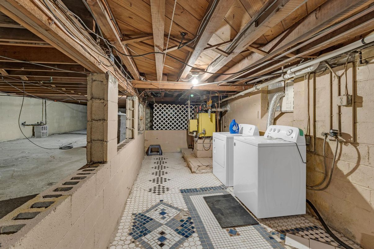 Interior, Washer, Wooden Beams, Wooden Ceilings