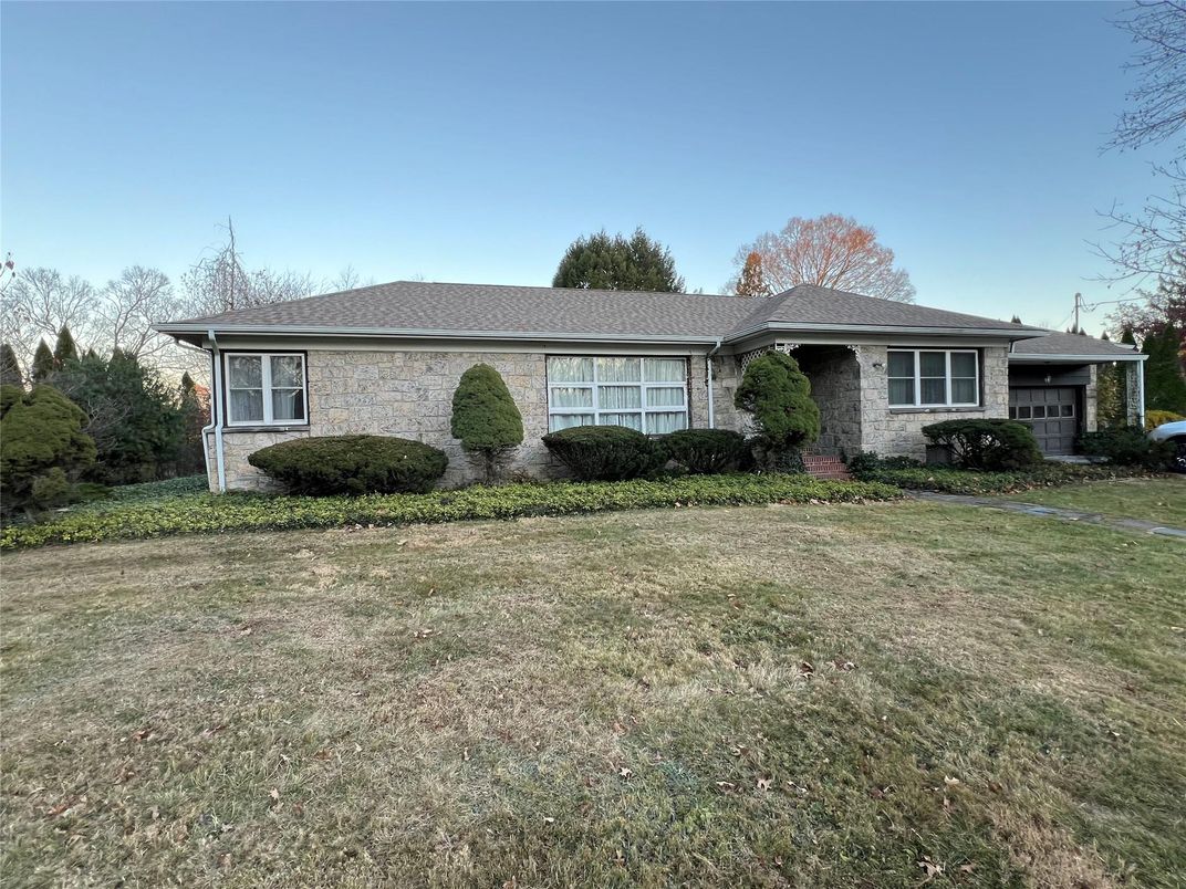 Backyard, Exterior, Facade, Brick Facade, Ranch