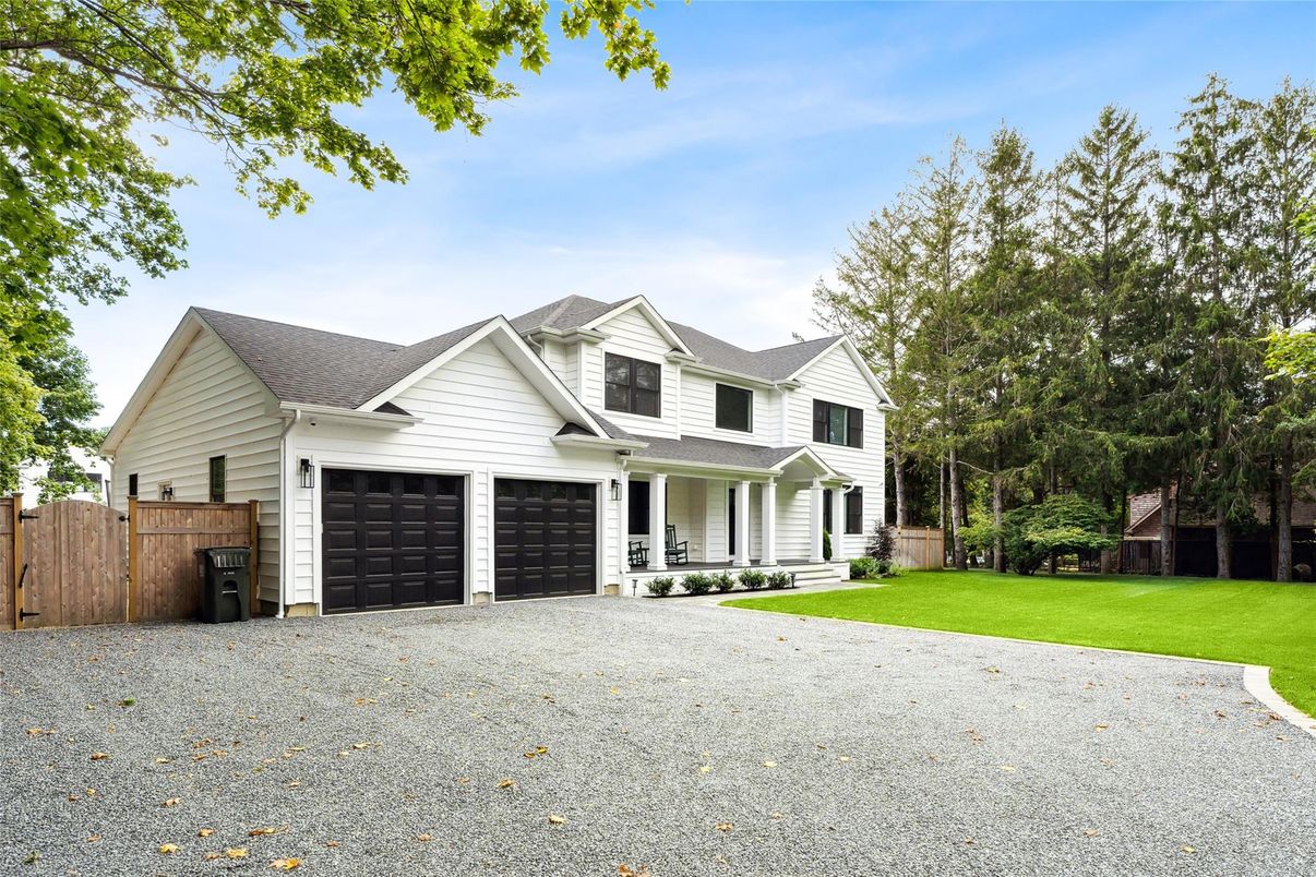 Attached, Exterior, Facade, Farmhouse