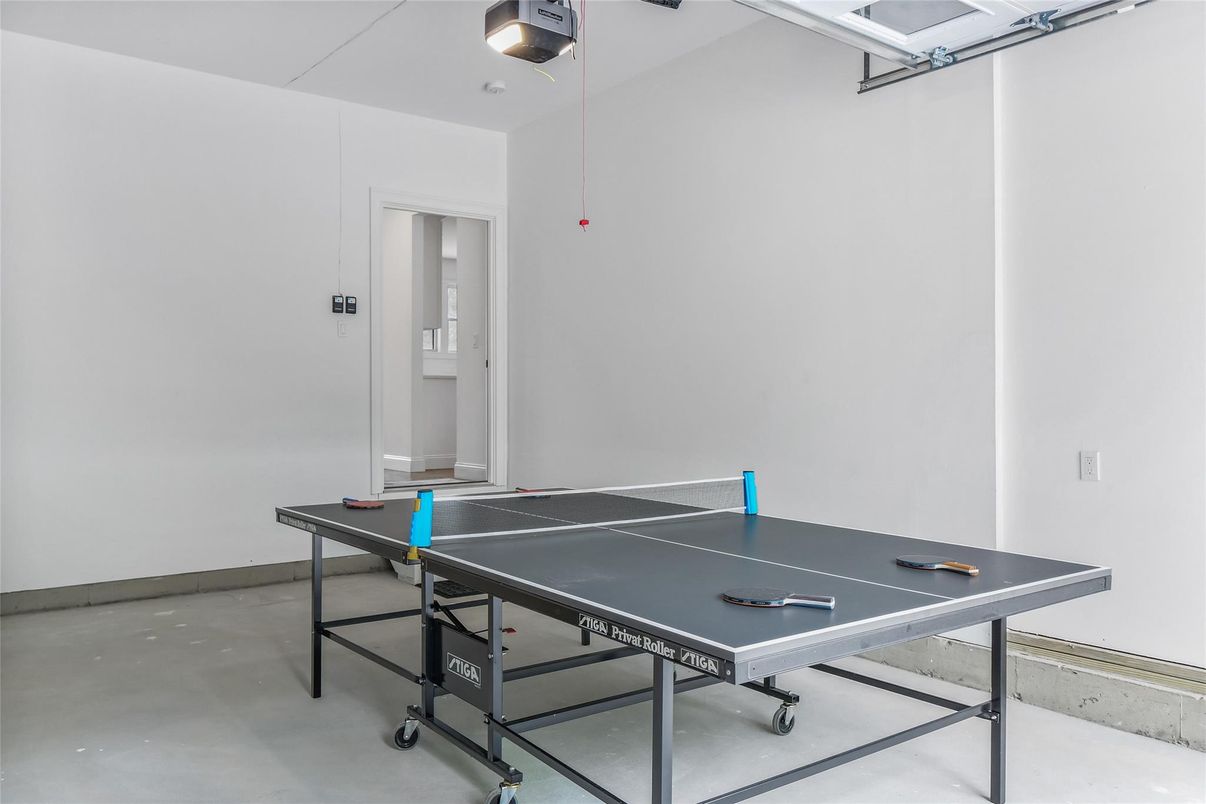 Game Room, Interior
