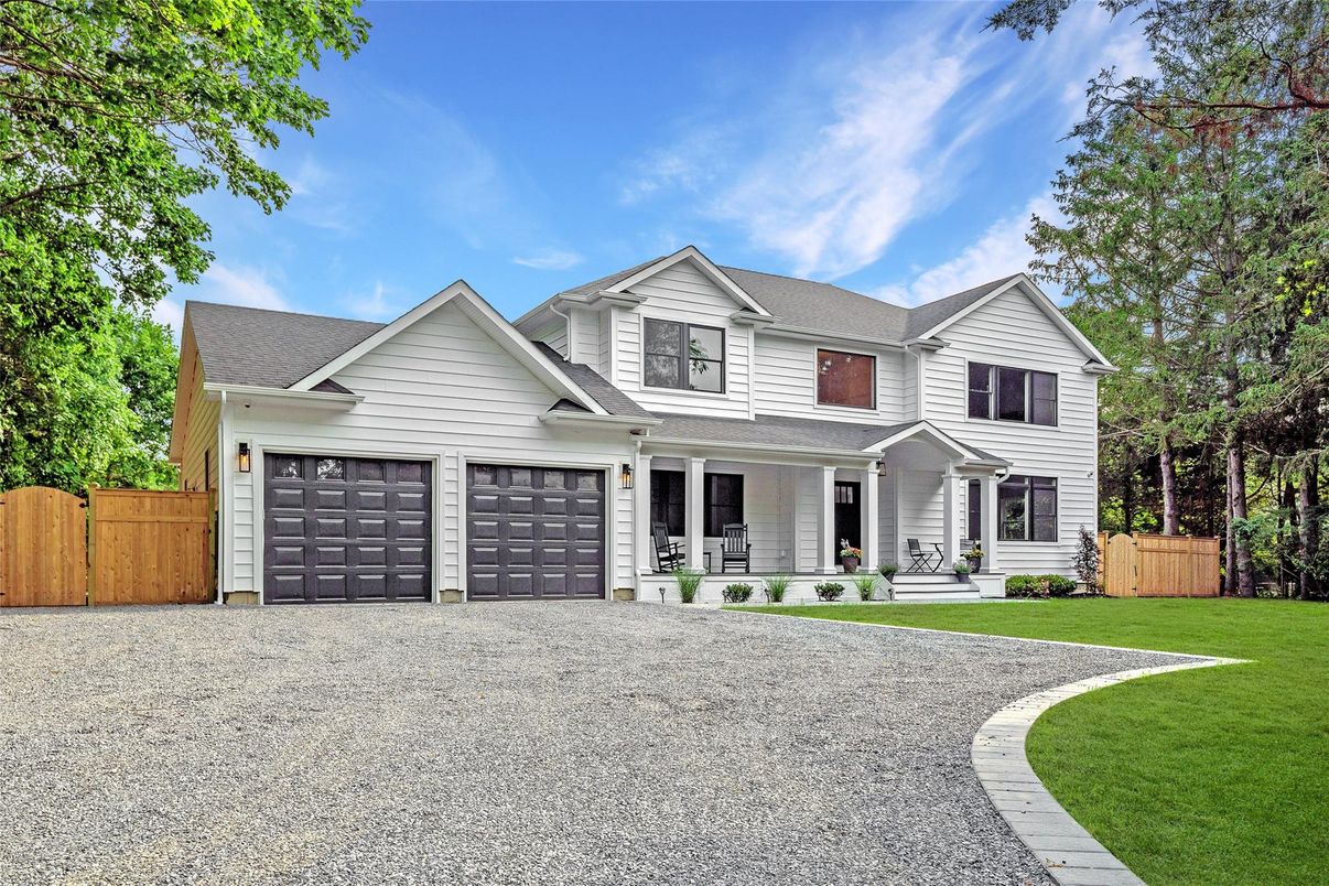 Attached, Exterior, Facade, Farmhouse