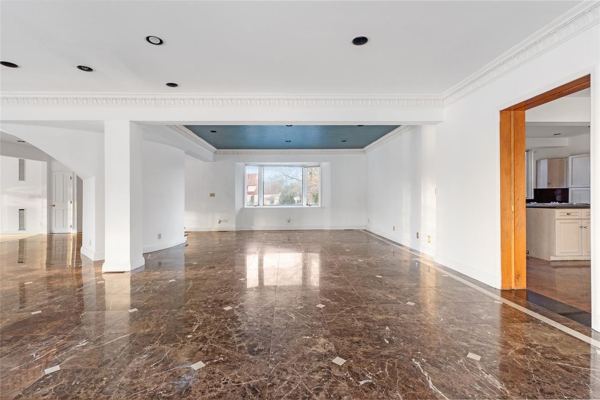 Empty room, Interior, Recessed Lighting
