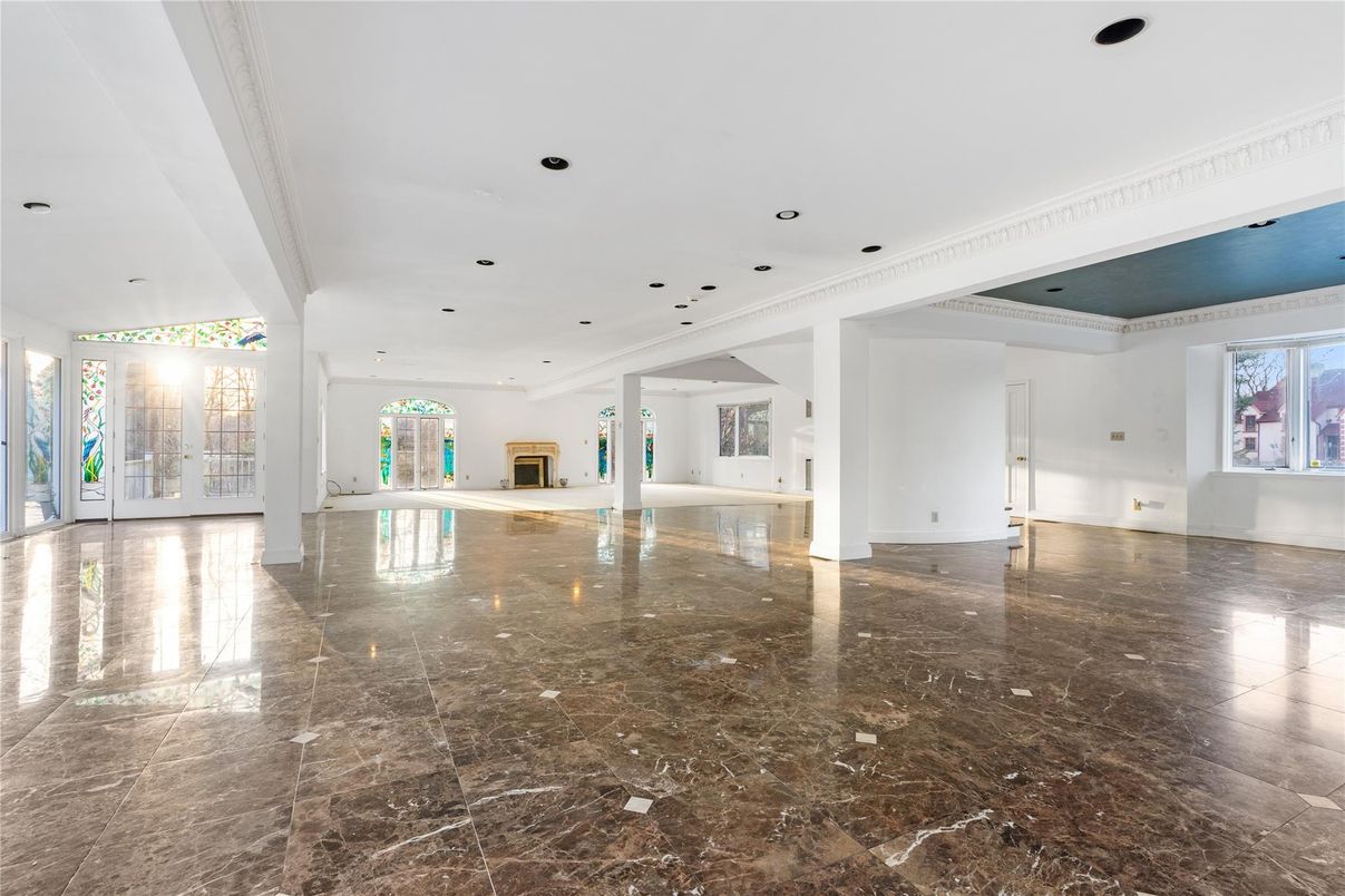 Empty room, Interior, Recessed Lighting