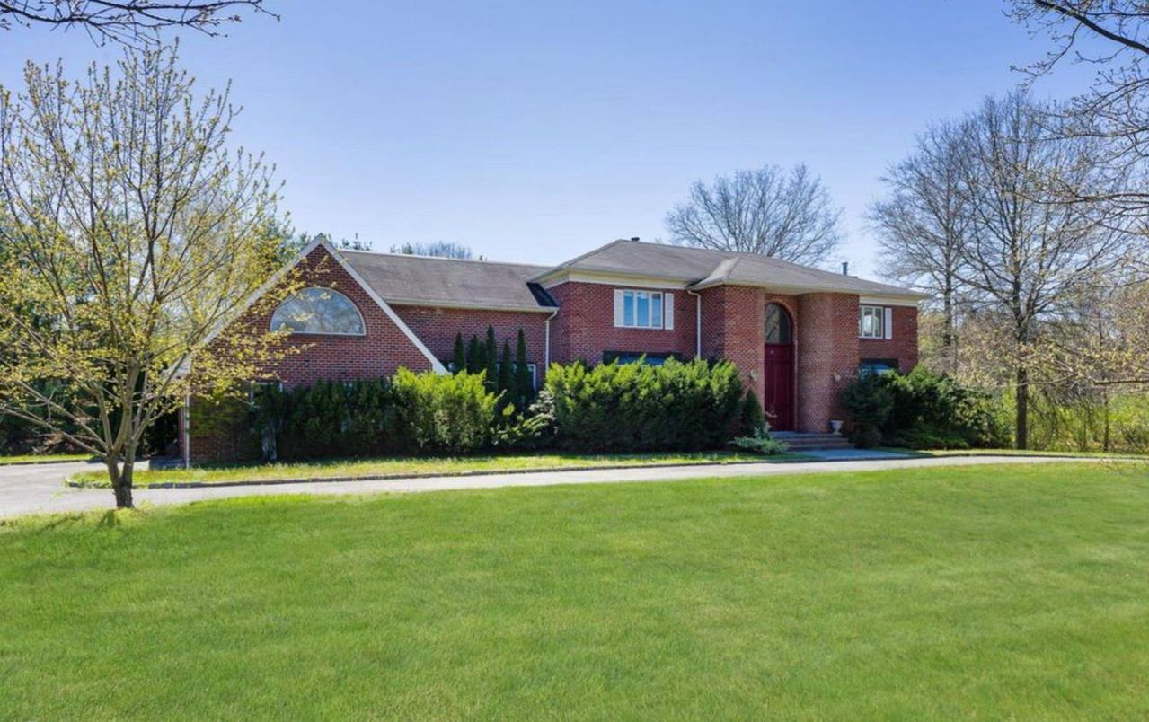 Backyard, Exterior, Facade, Brick Facade, Ranch