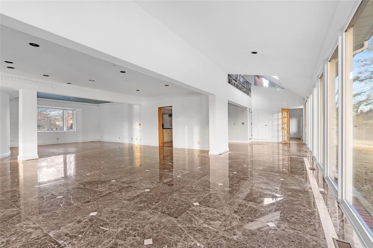 Empty room, Interior, Recessed Lighting