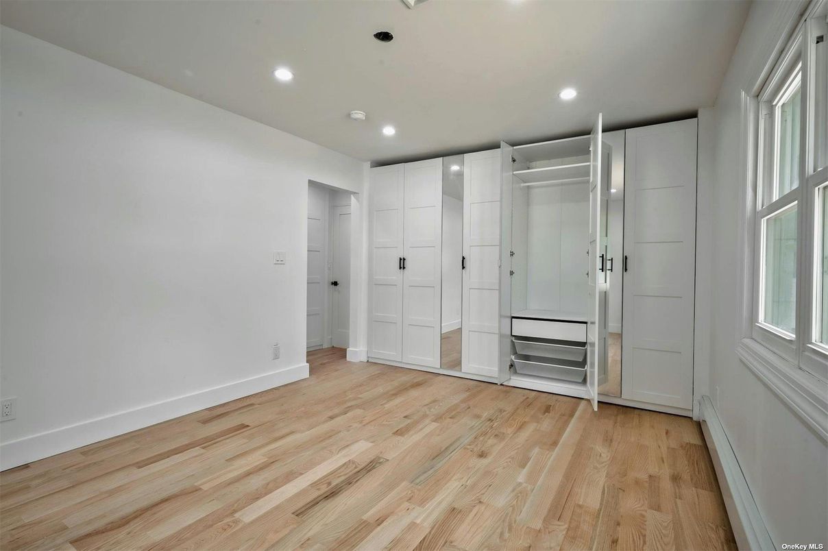 Empty room, Interior, Recessed Lighting, Walk-in Closets, Wood Texture Flooring