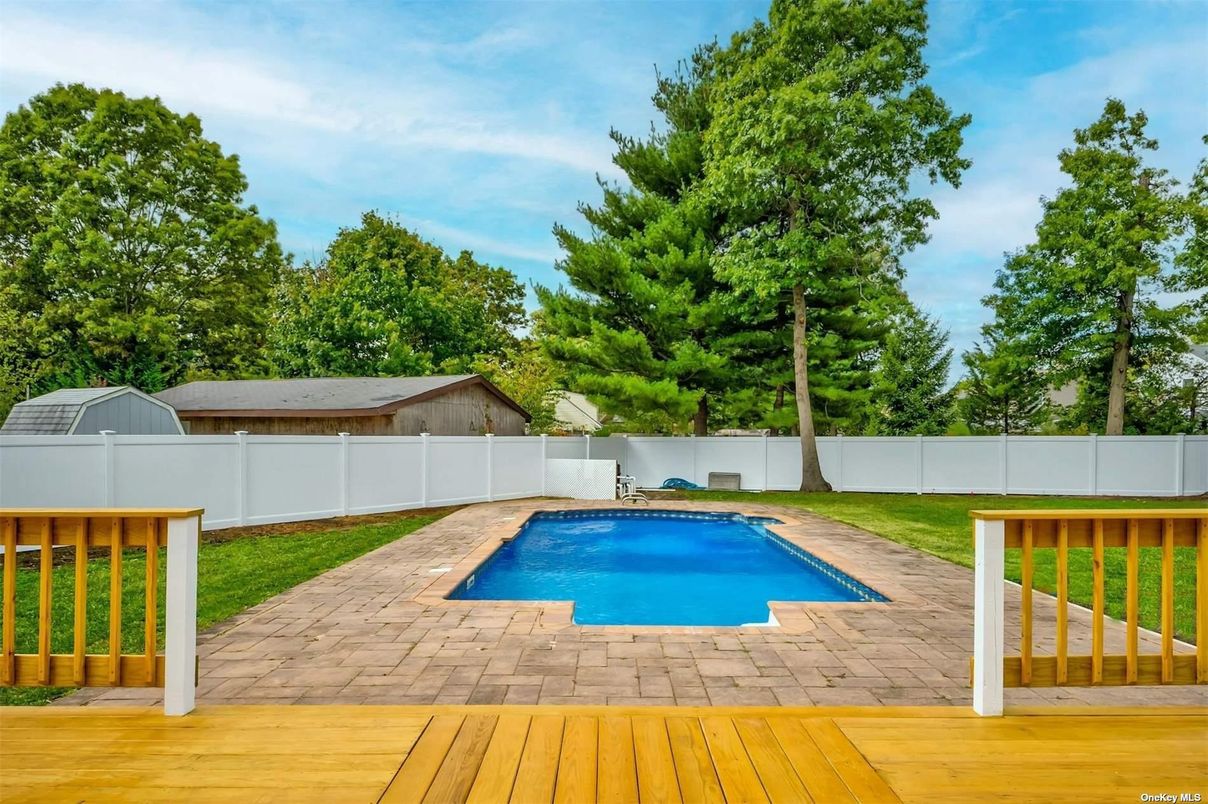 Exterior, Pool