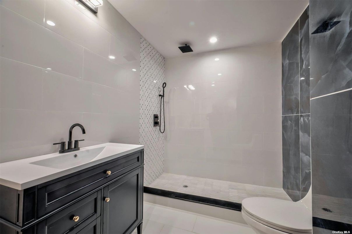 Bathroom, Interior, Recessed Lighting
