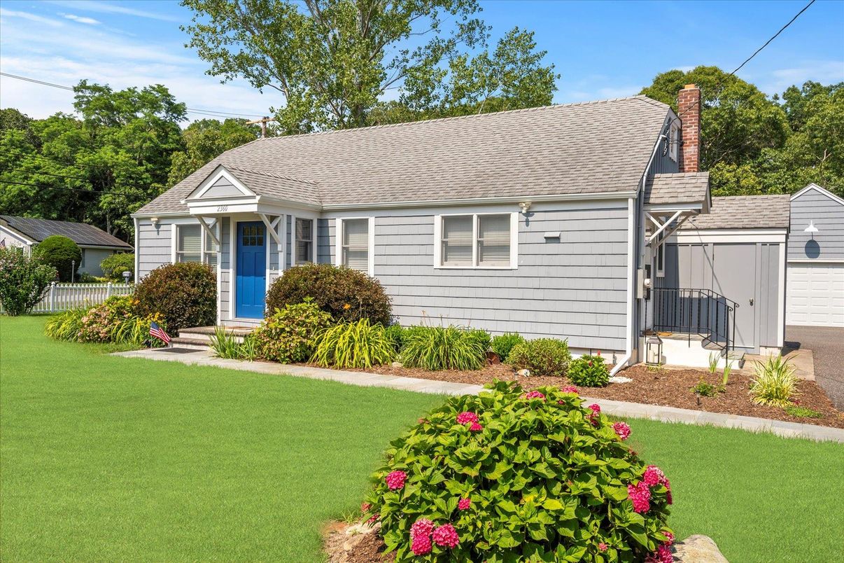 Backyard, Exterior, Facade, Cape Cod