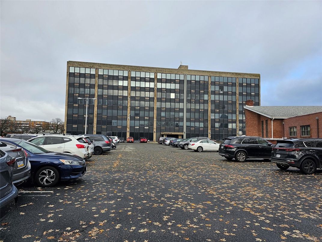 Exterior, Facade, Highrise