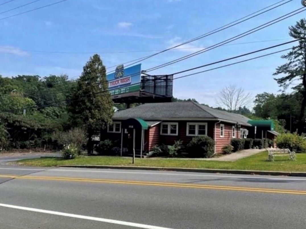 Exterior, Facade, Cape Cod