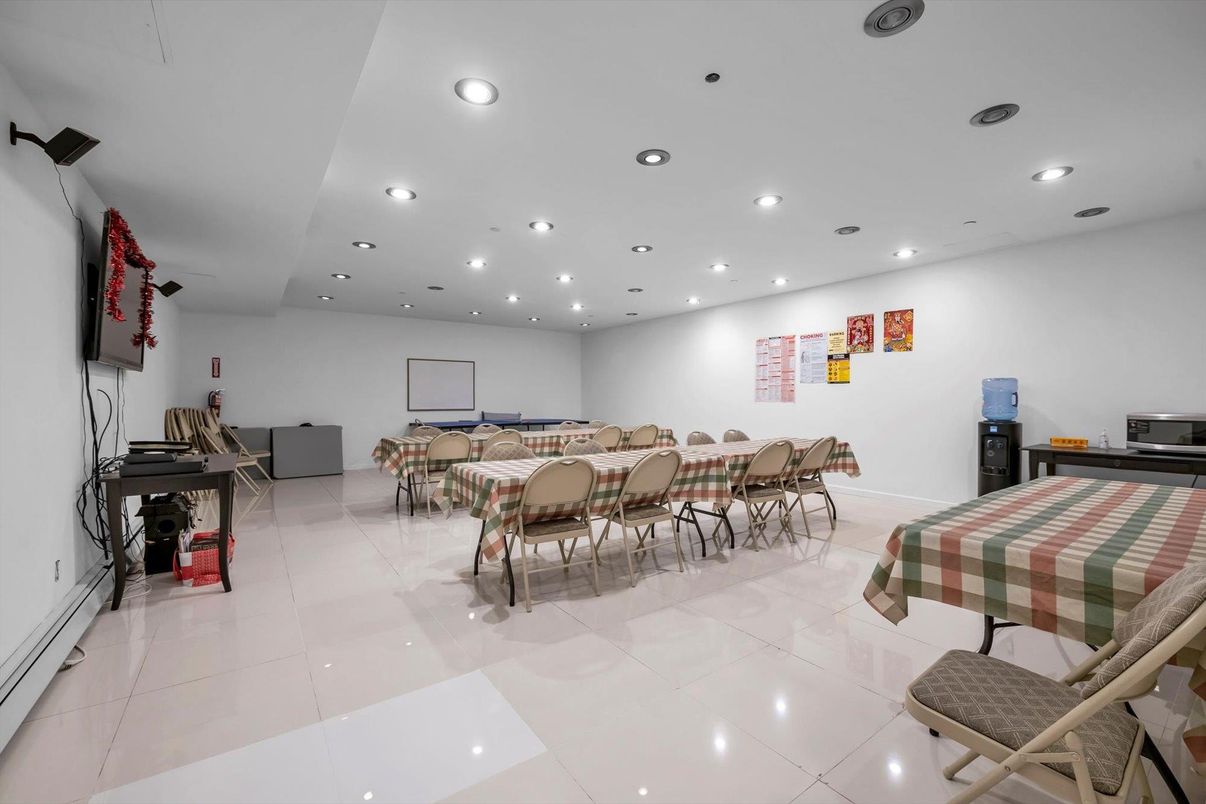 Dining room, Interior, Recessed Lighting