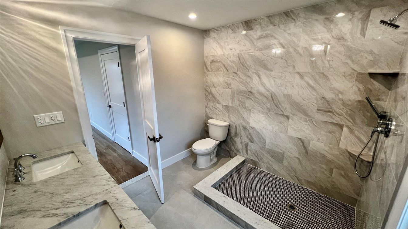 Bathroom, Interior, Marble Walls, Recessed Lighting