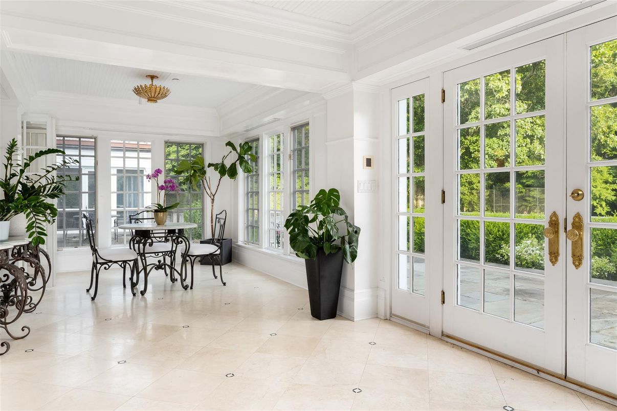 Dining room, Interior
