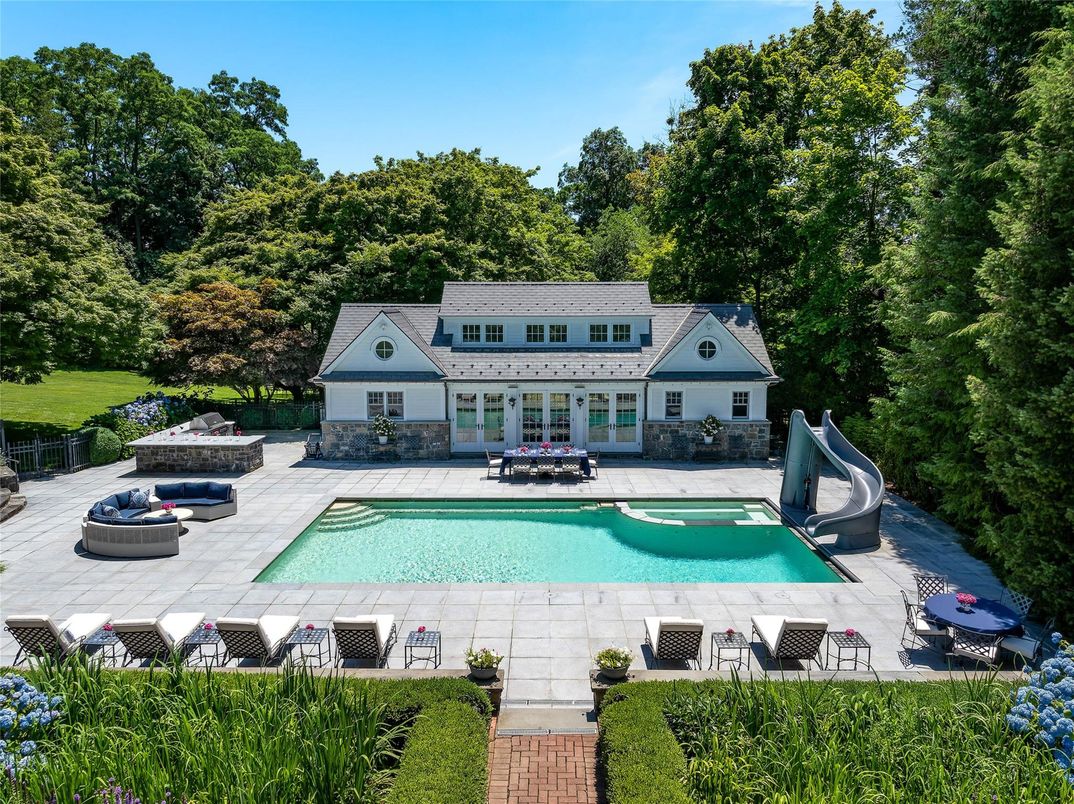 Exterior, Playground, Pool