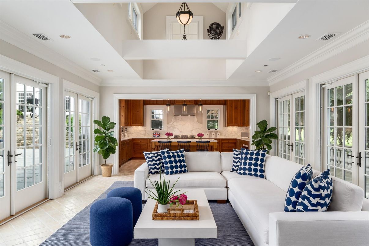 Interior, Kitchen, Living room, Marble Walls, Recessed Lighting