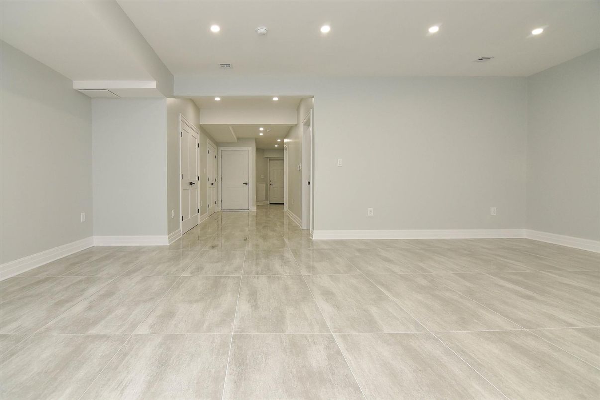 Empty room, Interior, Recessed Lighting