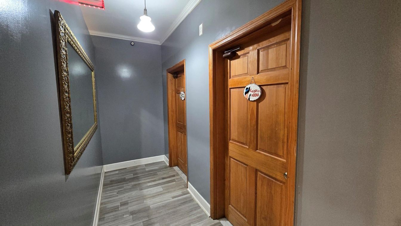 Interior, Pendant Lights, Wood Texture Flooring