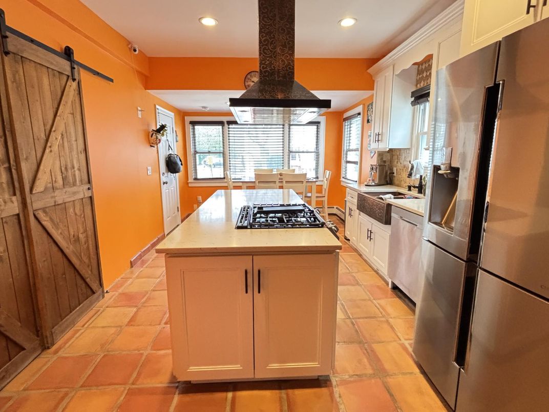 Dining room, Interior, Kitchen, Pendant Lights, Recessed Lighting, Stainless Steel Appliances