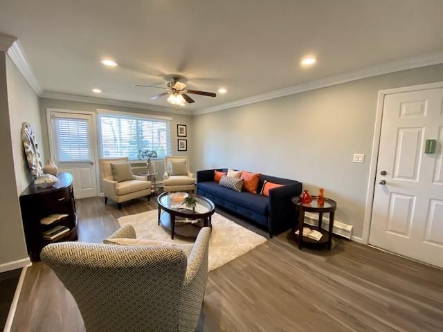 Interior, Living room, Recessed Lighting, Wood Texture Flooring