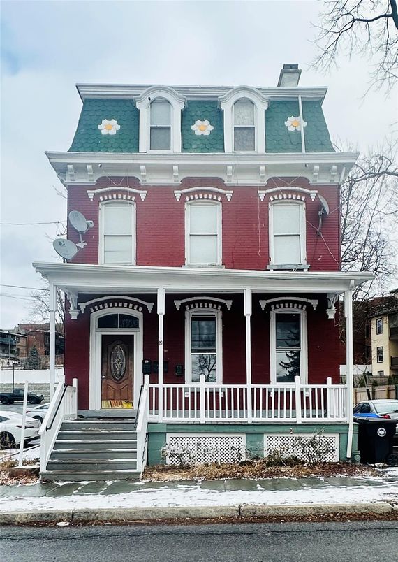 Exterior, Facade, American Foursquare