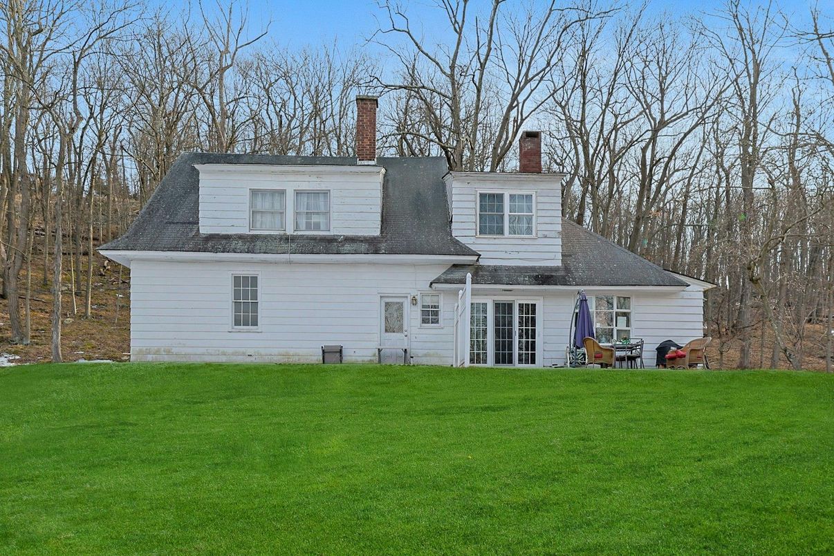 Backyard, Exterior, Facade, Cape Cod
