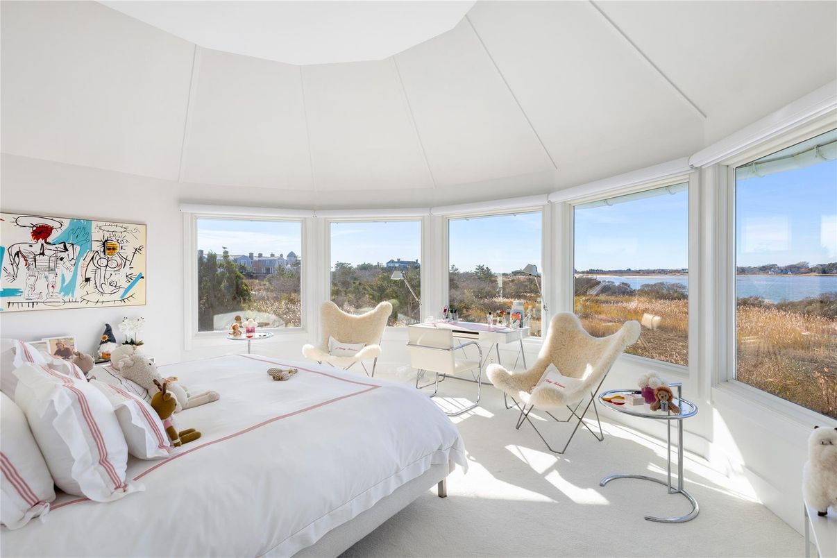 Bedroom, Interior, Water