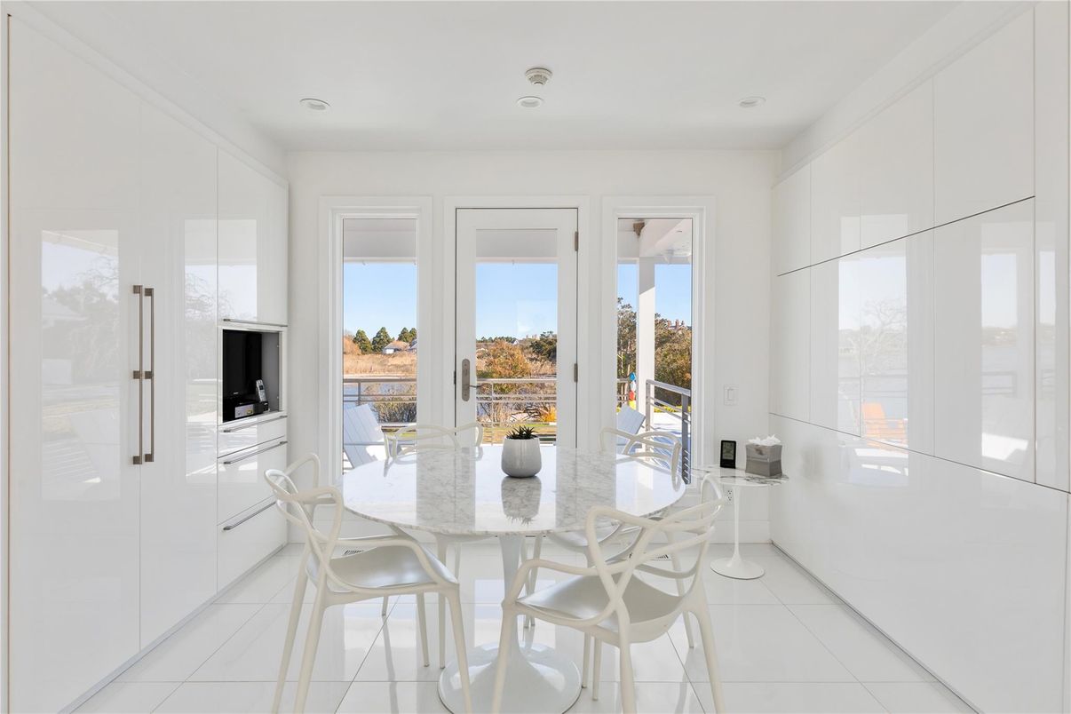 Dining room, Interior, Recessed Lighting