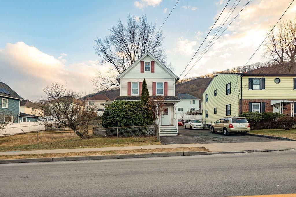 Exterior, Facade, Brick Facade, Queen Anne Victorian