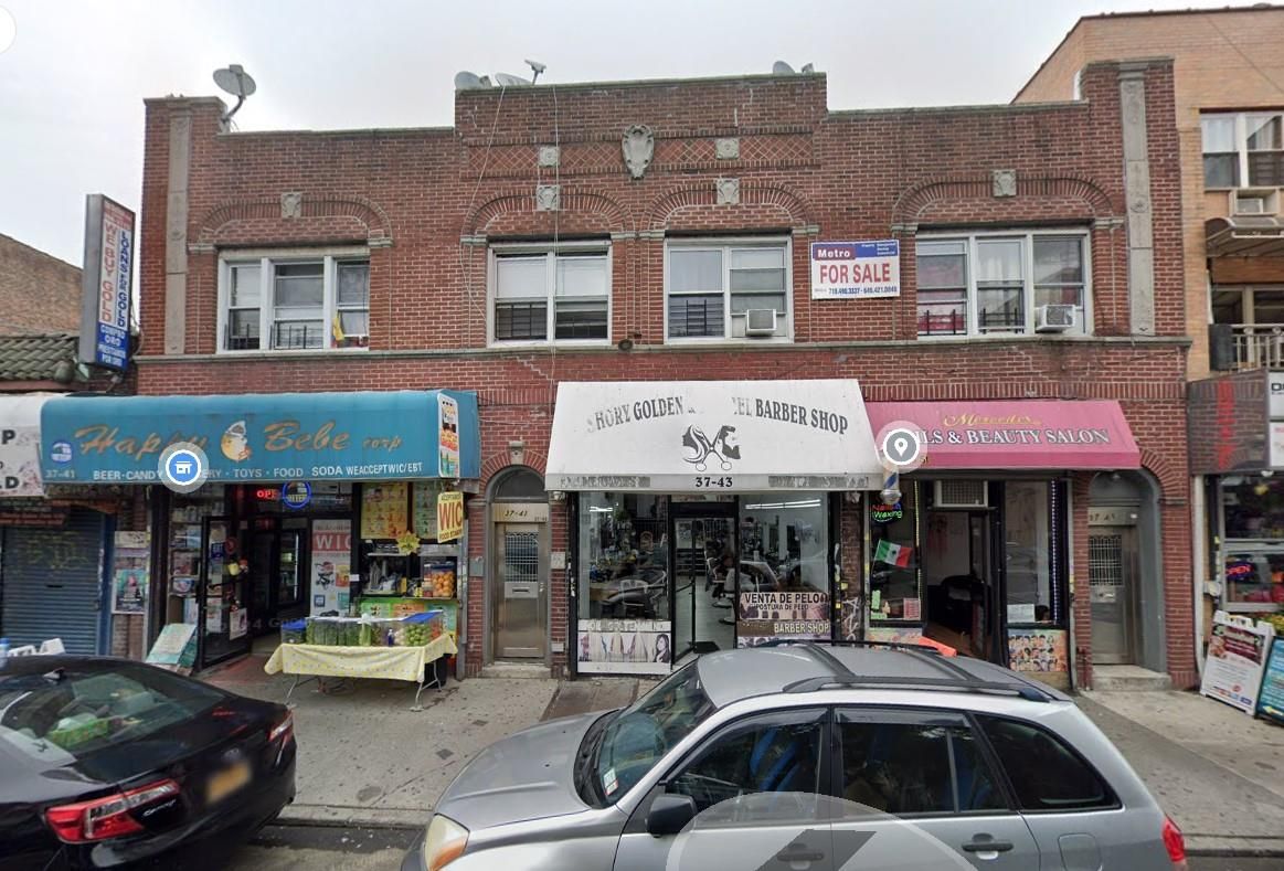 Exterior, Facade, Brick Facade, Rowhouse
