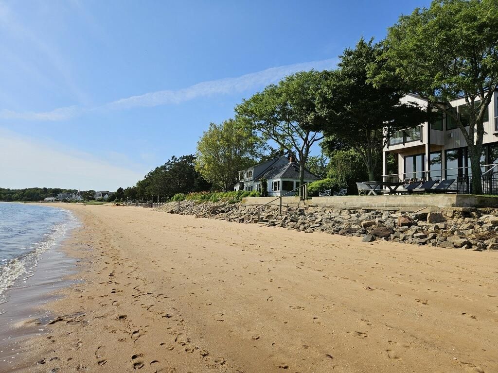Exterior, Lake